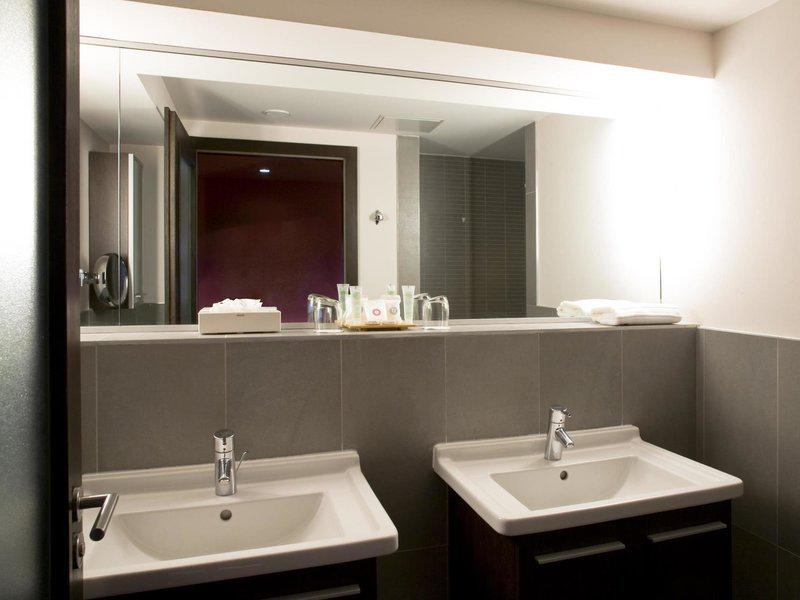 7EC48856DDBF5D5AA065A6A8216ECB77