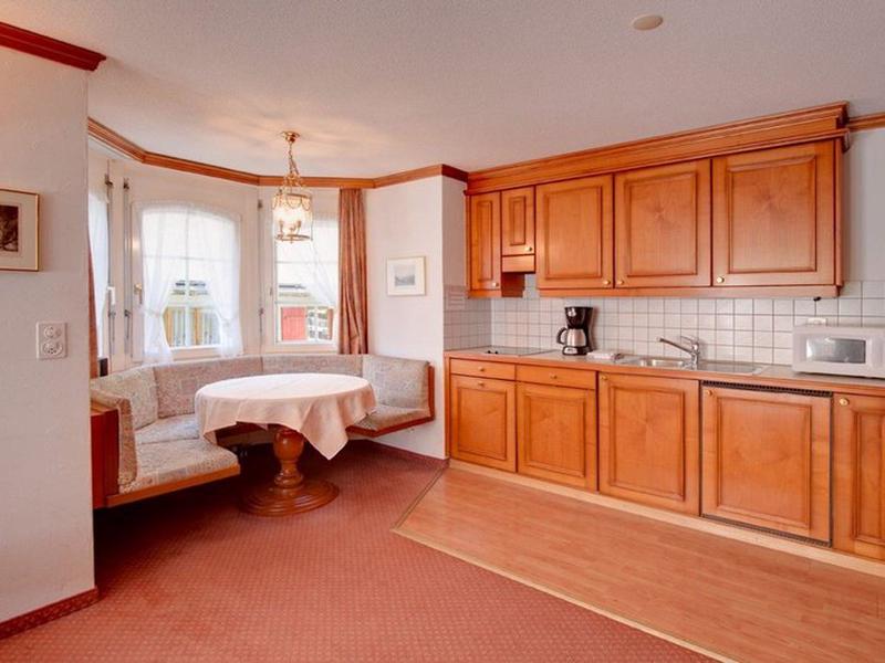 DEB79E7792C01A6CE180FD4B629247F6