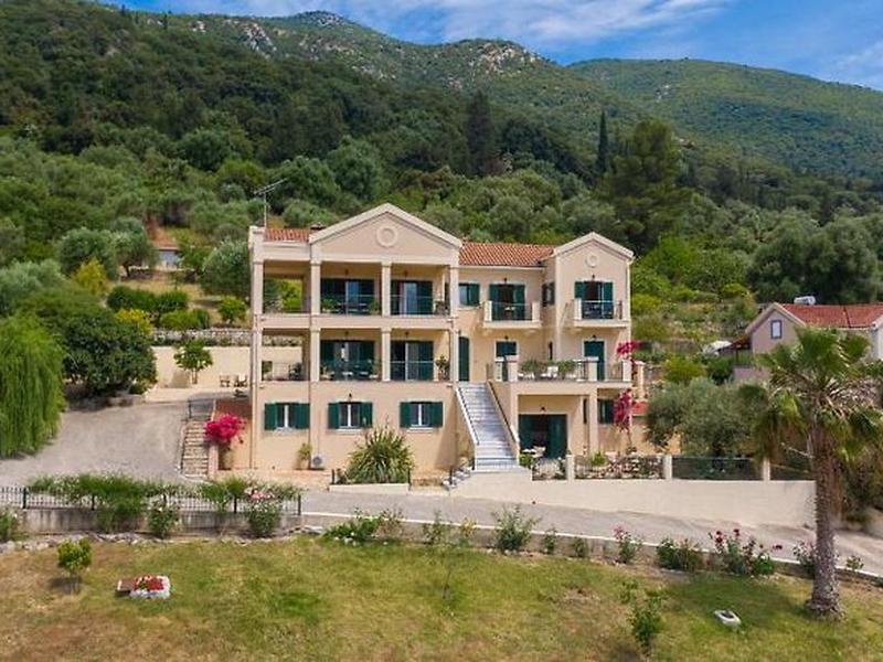 1BF591224CC81E5FD8DF5B2A34B8E35E