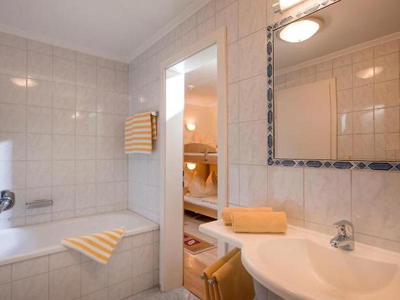 8EC271C69ED443D0E3D4CED3CF8A172F