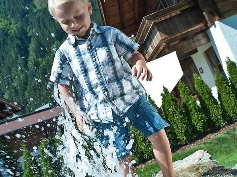 CCF1D74F6418F92EF6127FE045D55213