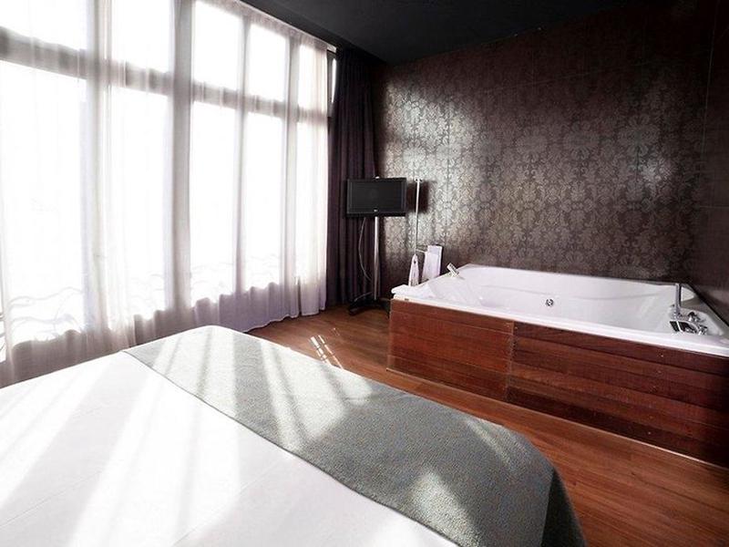 EB6738EF843BA4912E1ACD08F5F4CD38