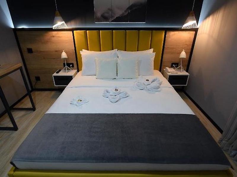 81C00798386F6B90968939939223AF05