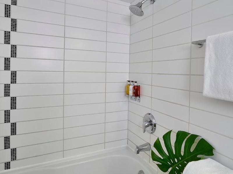 AB093E6BF517B44F5550E04E7773380D