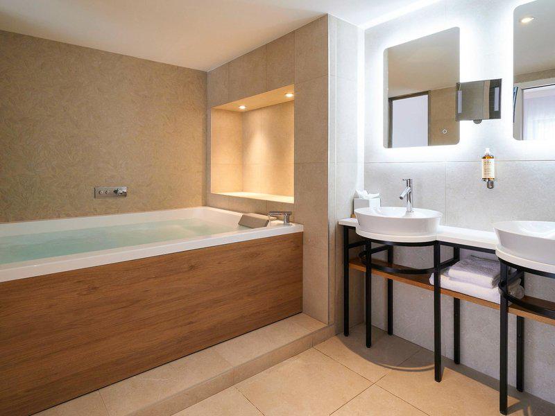 B2CE77FBE4C439C5E5A0C931A9077ED7