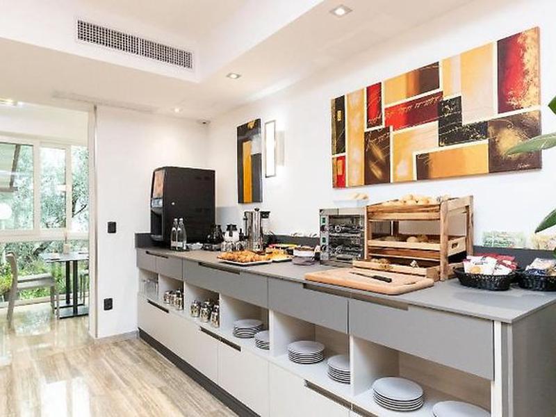 70B8EA70599B852A742F22E56C91233E