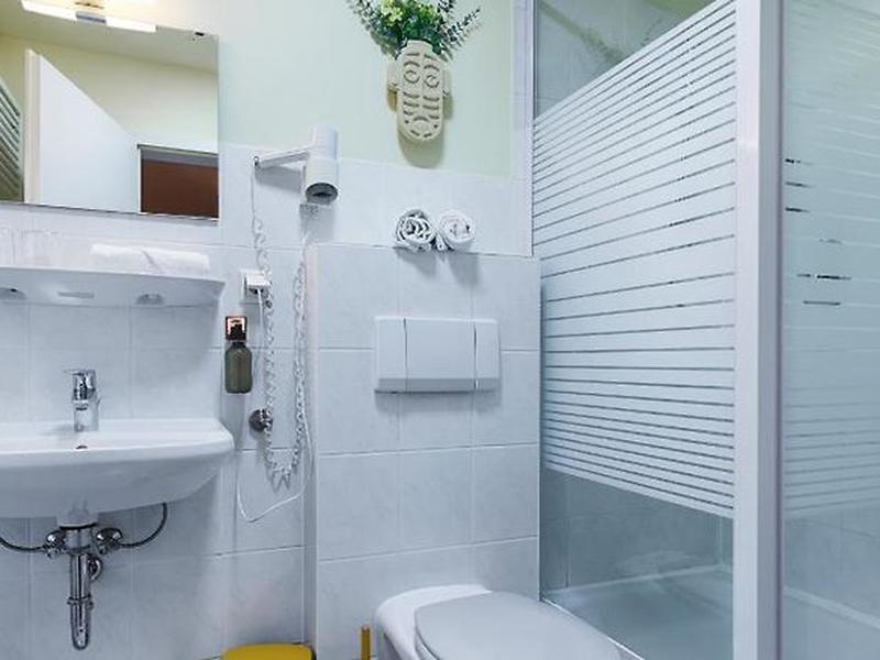 5979E75C8249F15D8FF77F1F2B8BE1FC