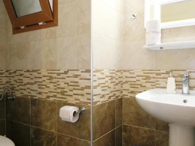 51DB9C66CF04F926BFDBB72065A569FD