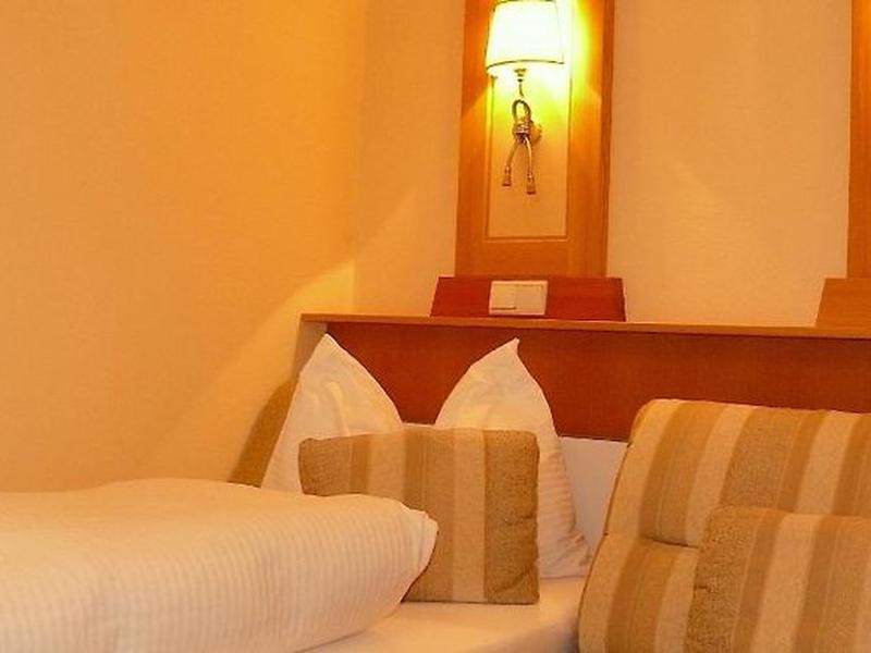 34CE56655237F8F6E4EEB90F77DE928E