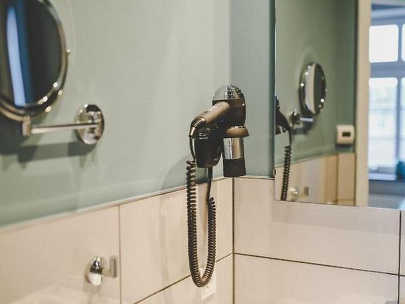 FD16B8E5F279B12BD7AF6230C9ADEE7B