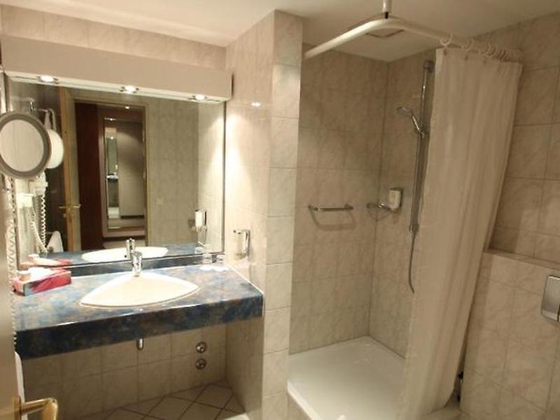 71ADFF1B8C1826FB7DE5C73DDD333116