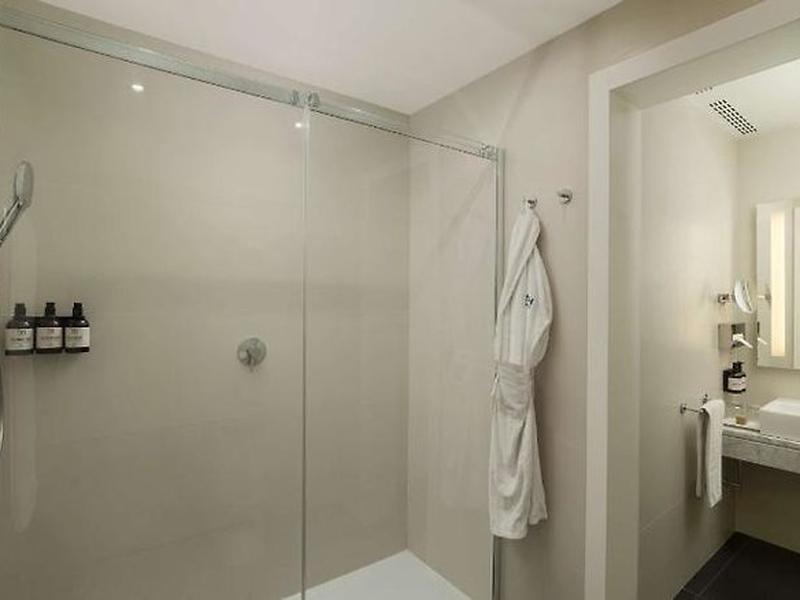 B8339FB3647F0C03D9112AB4A8F3E6E0