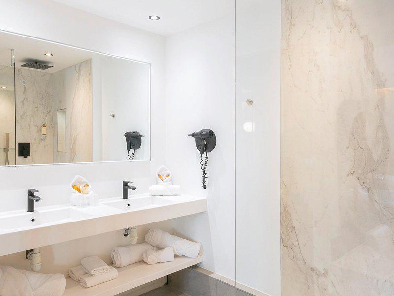 6437B4002AD784BFF43599F613ACA03A