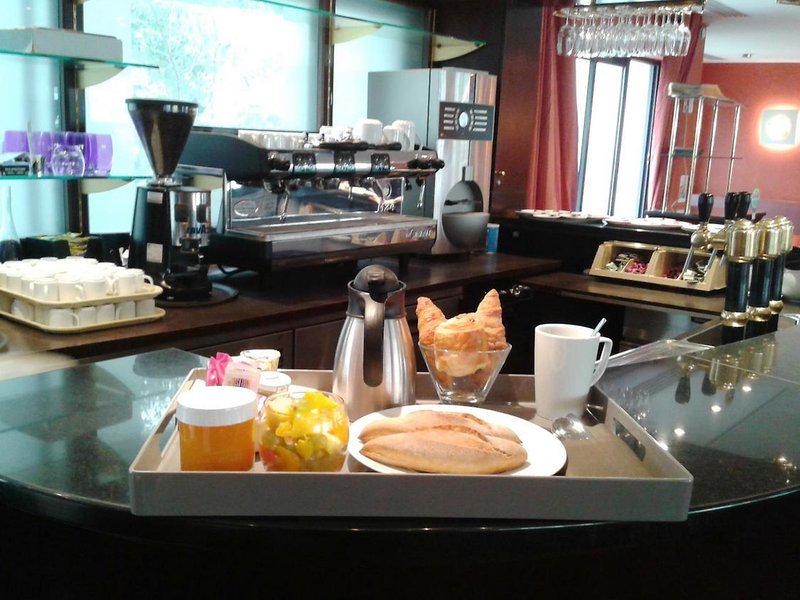 000BFD90614ABEF1819464305644D662