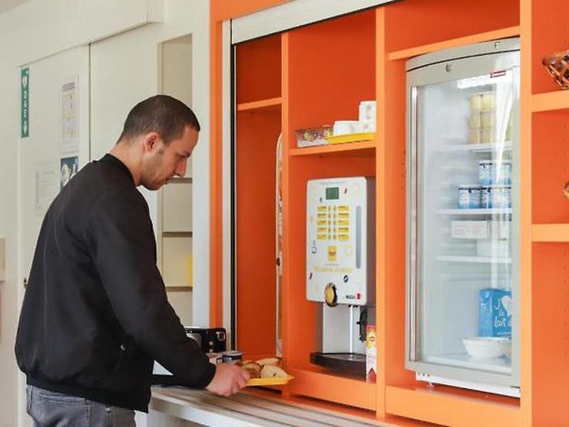 6C95437EC40CCDDA03A46491C9A26FBE