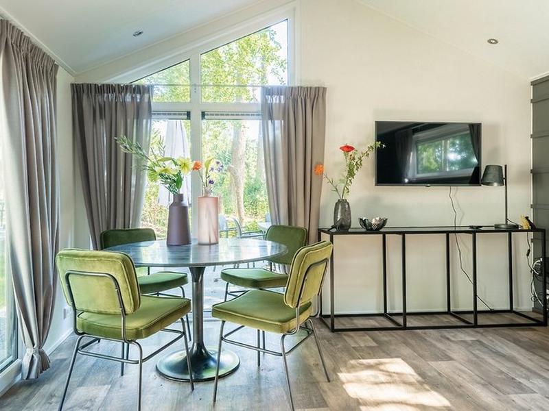 AE65178455700BDD21D80C33881082FA