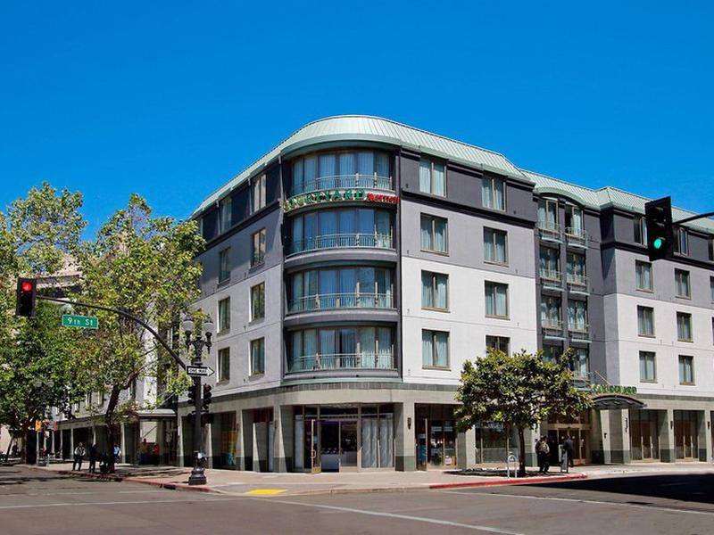 B2D366E18CB8B8BE3EA287F9CB098990