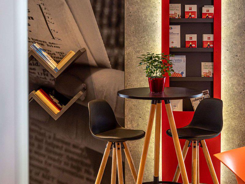 2CB67199B4F7AA2D14D67632795DE2B7