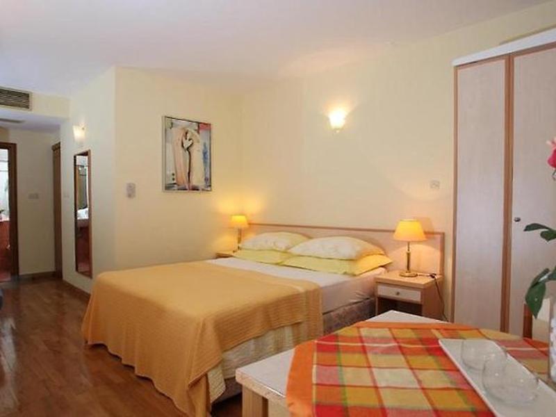 4B6389F50DCCEB2D34358E1E215D1D94