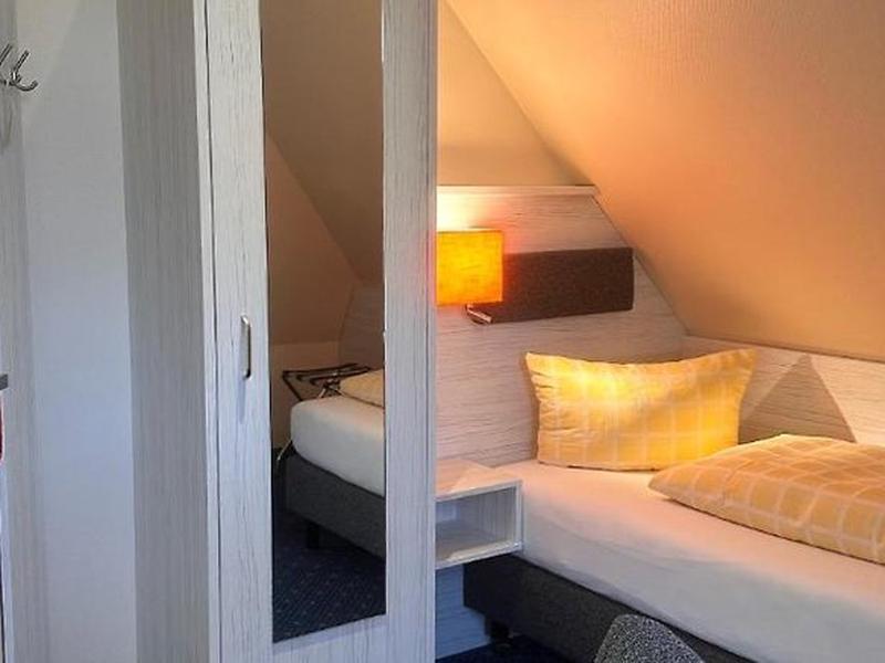 4A7FB53A95C225BB4A737E5CBEB8F6A1