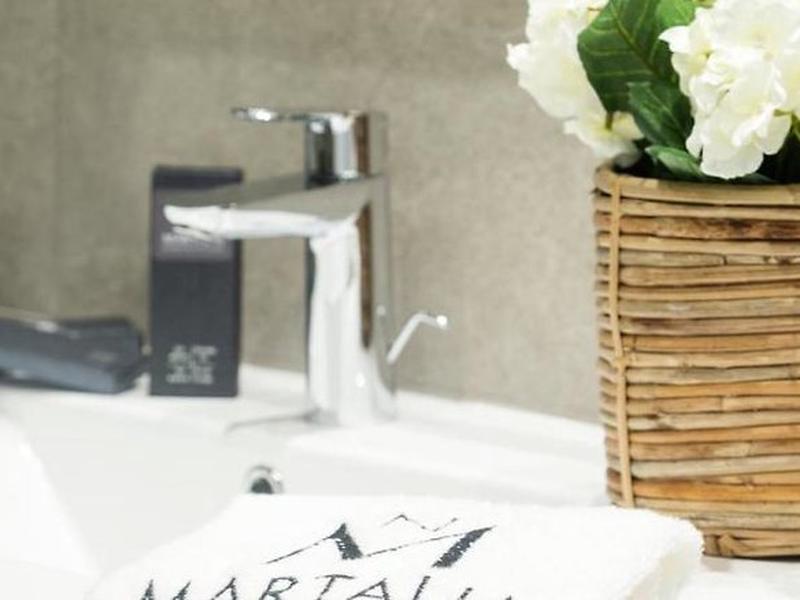 6569C03AC8BB6358944296C9F9519059