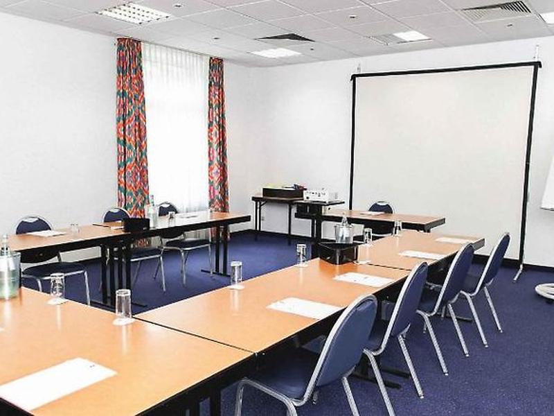 F0E30A9E7CDE92550F1967D397393F00