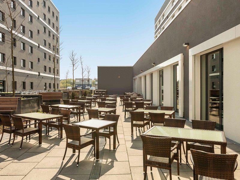 CAF95DF85E7BD93AD6E1E6D0F551F93D