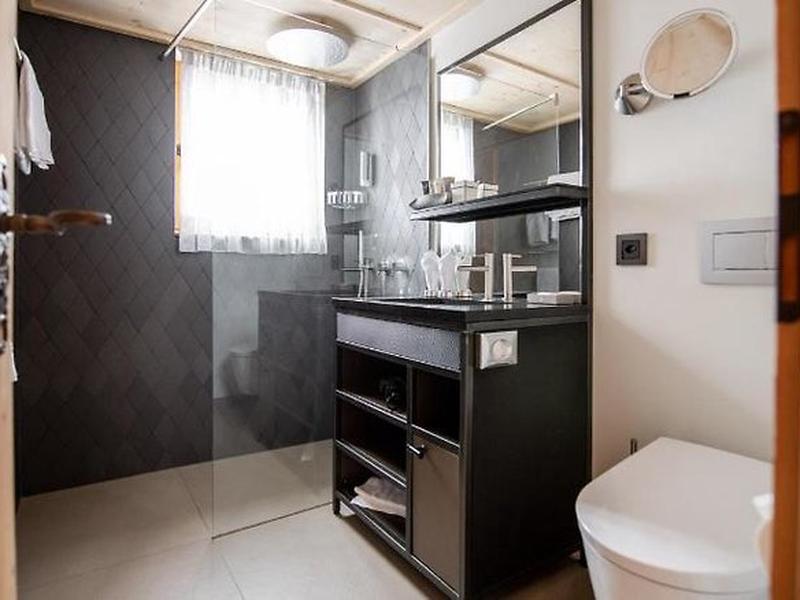 B2E5FB55117EEE3CF34592B674996CC6