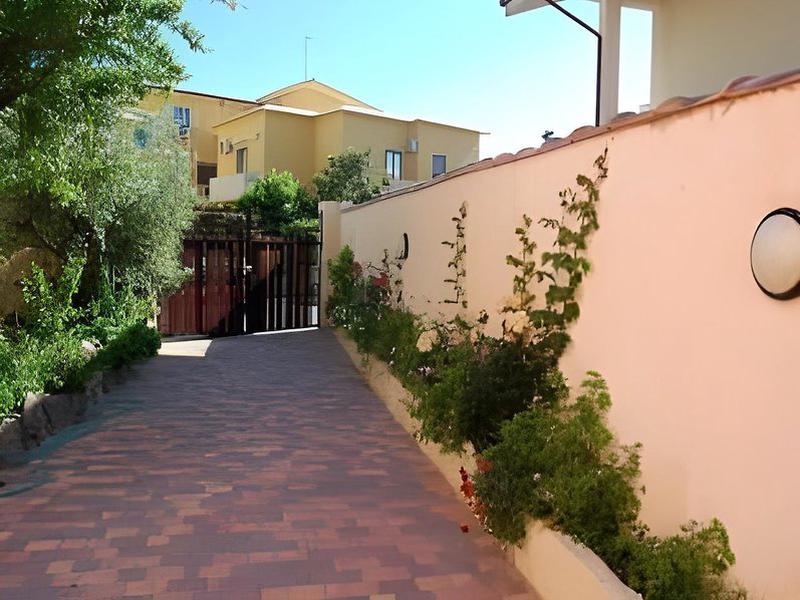 B4118F570A94CA10941221A673485AC1