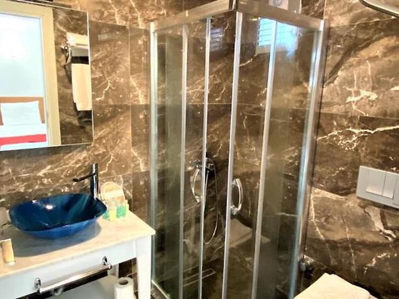 68AA129F39836A275A0A9C22D57C25B5