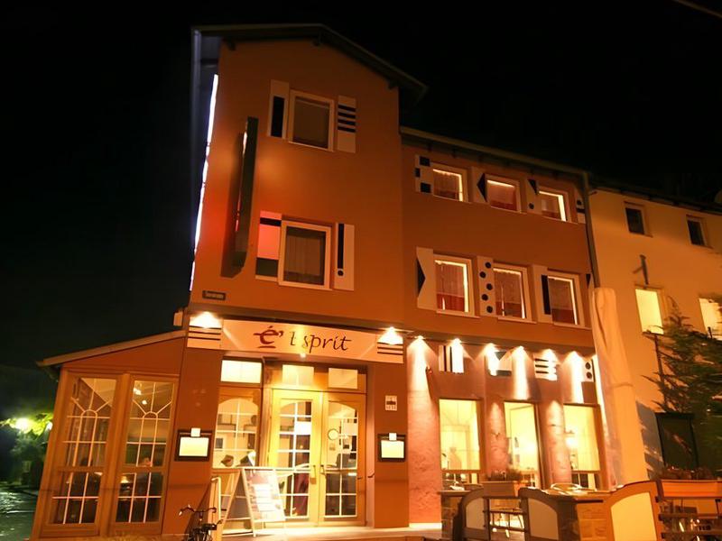 39F7BDF1D6A9921D98F994588DA9A9E7