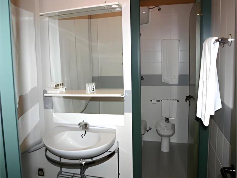 C6B726588641DB21F2A8E26958A46124