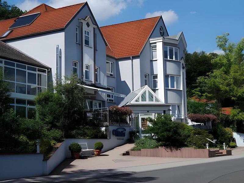 FD9D8BF43606F5FB36F1F3C04C64A113