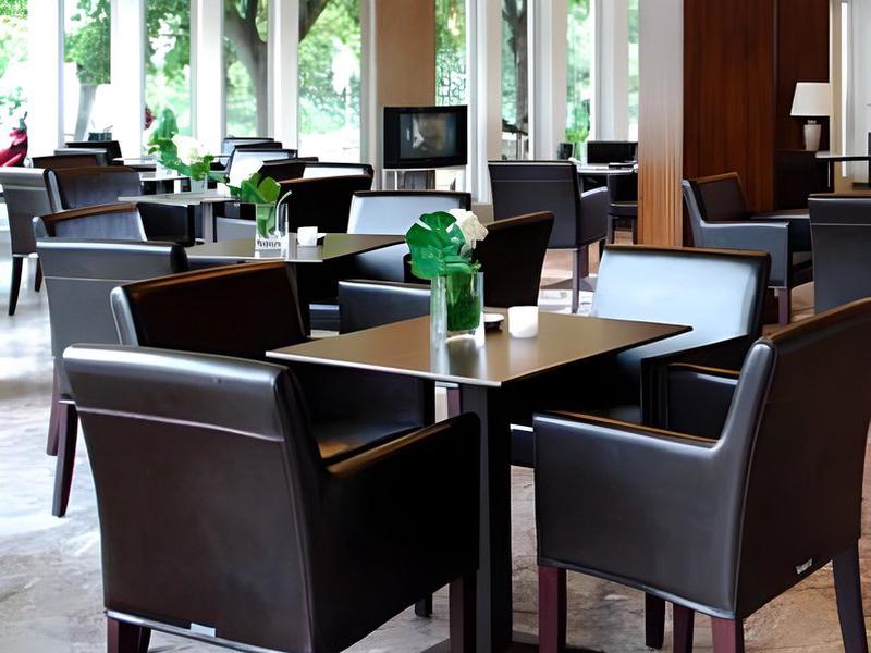 EF4A38C7F4747F20542E19F8027A8DC6