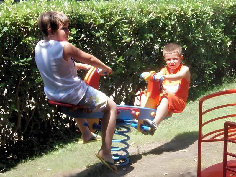 823BFC8F44E6A4F5EEFB7C3D869E4159