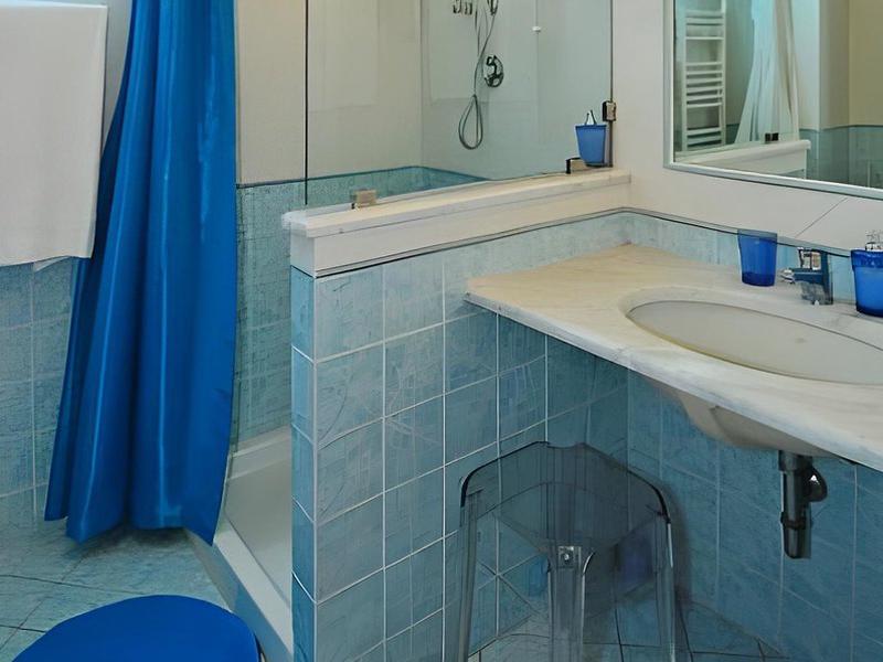 06DB74786F2CEEE4AE950533217E31CA