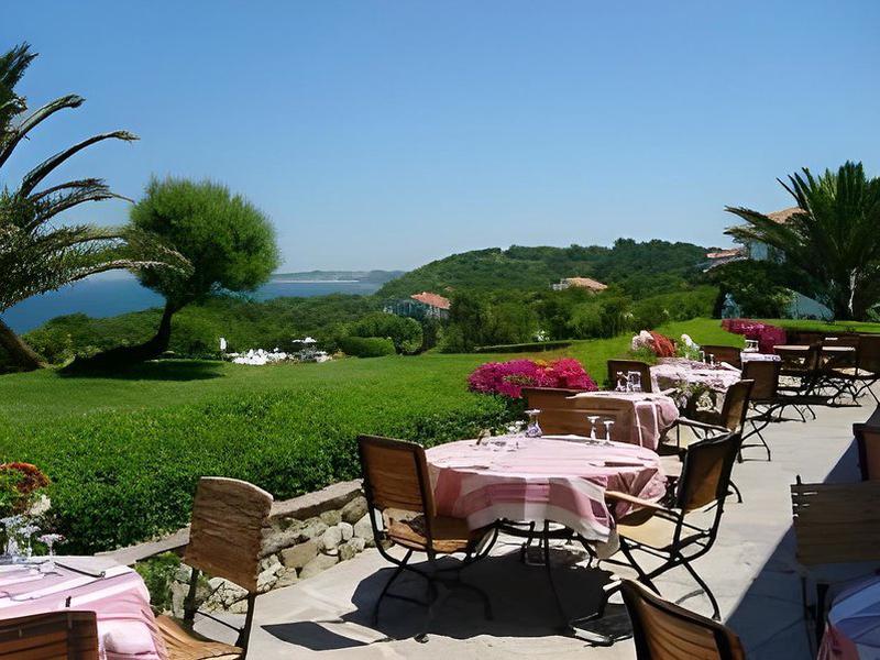 702FAA948A6D8E363F42667563D3E8EE