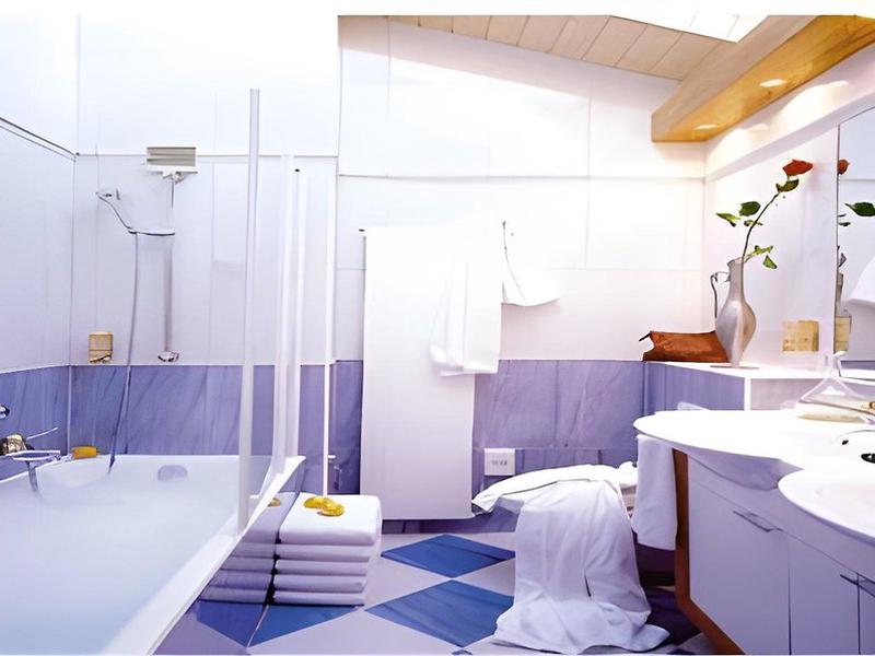 EF163C7F7E4068DC28E0F7611224DB39