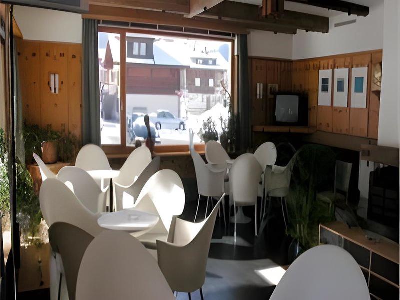 987F3543EF60748936A845E155FADE0C