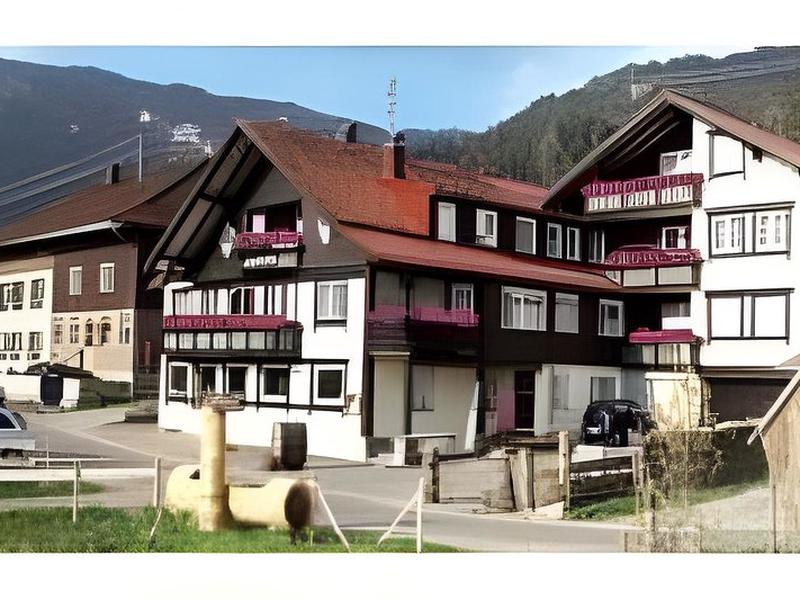 9FF0C3308AEF9C123859668C50C42211