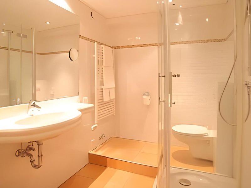 B03DD4D4A054BA3874AF7D93101BC7A5