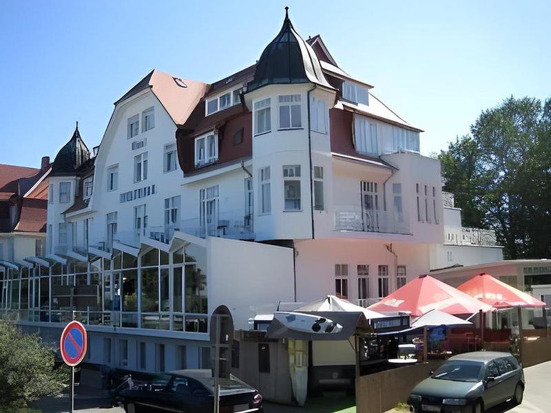 5968DE7CA71D40F77BDB1F7E599100AD