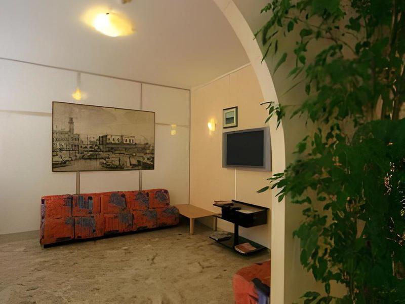 01B07F8A55A3F3F78E7D561104D5604F