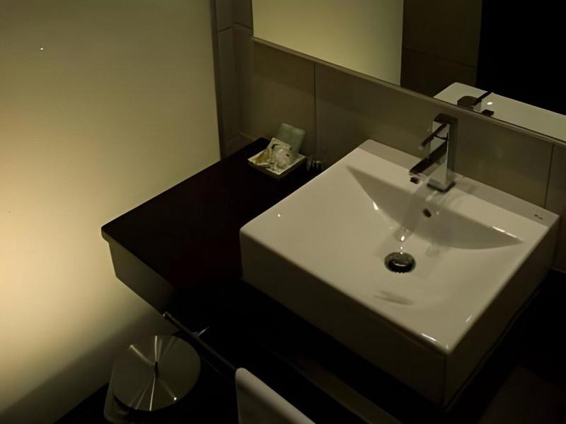 56BEC050E525E3346B2E6A7A9AB949D6