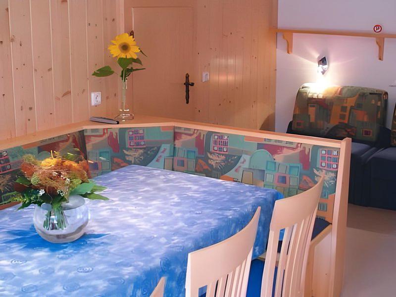 C9B797C442EC357DADE0AC8B1A46BC7F