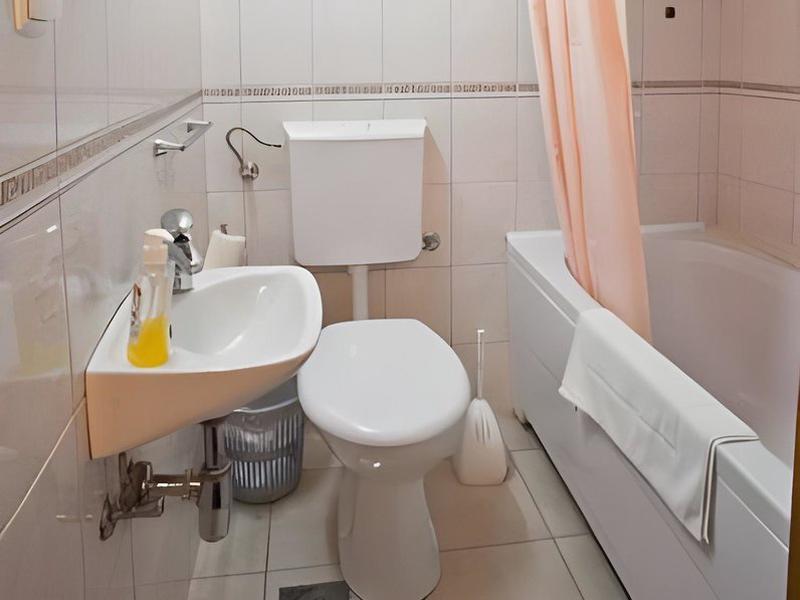 43C9ACD2B9D5CAC68E82E38EB7D08E1C