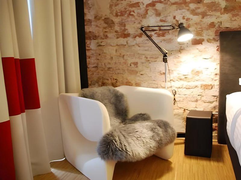 1483D6A51F9E56156868C8FDDA245171