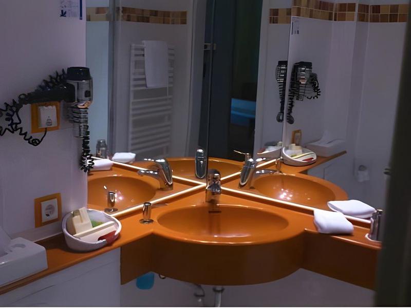 CAF81501A4B1244DB353AFAB09B7B409