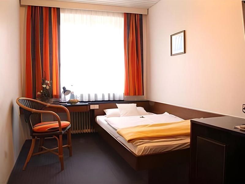 B8160273123724E2824902011D1A68BB