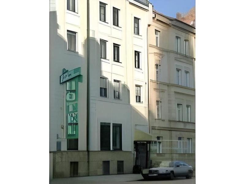 FF438DF2E078B9388640D6AED969A356